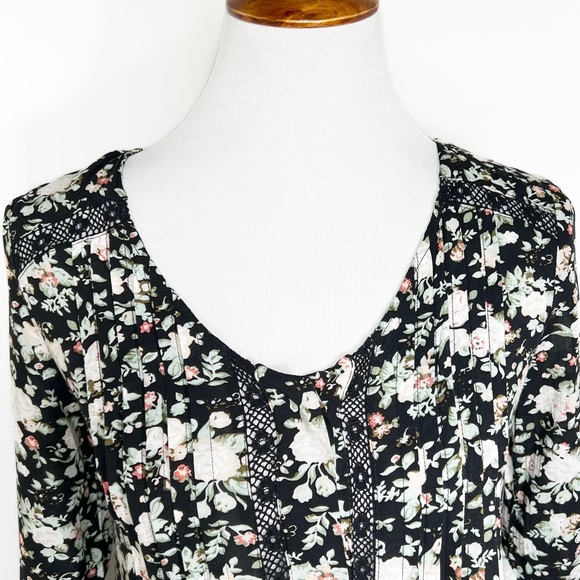 Anthropologie Eyelet Embroidered Pintuck Pleated Black Floral Peasant Top Size 0 - Picture 4 of 13